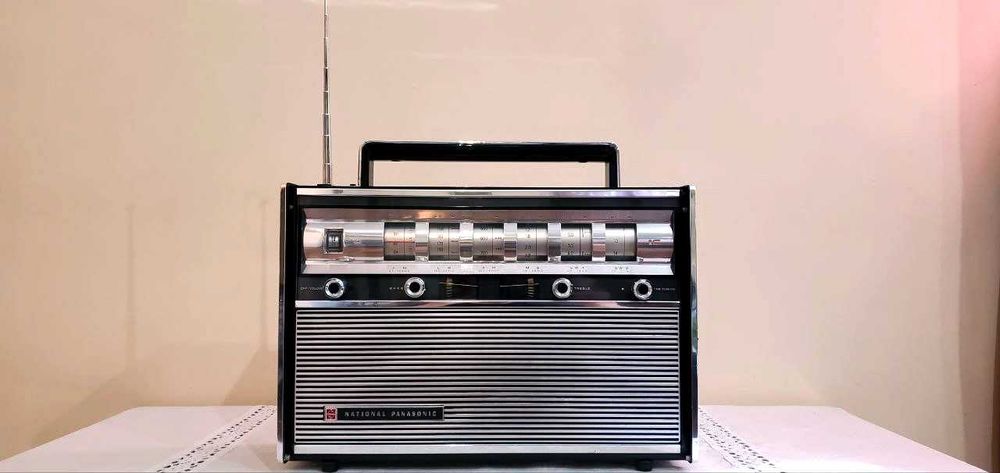 Ре-зерв радиоприемник National Panasonic RF 3000.