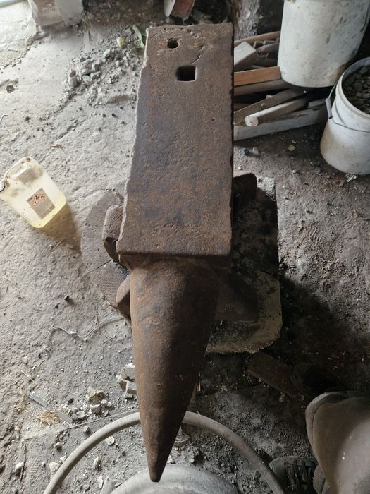 Kowadło kowalskie 250kg