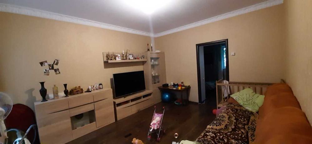 В продажу будинок, ділянка 8 соток госакт в районі Дома Мебелі