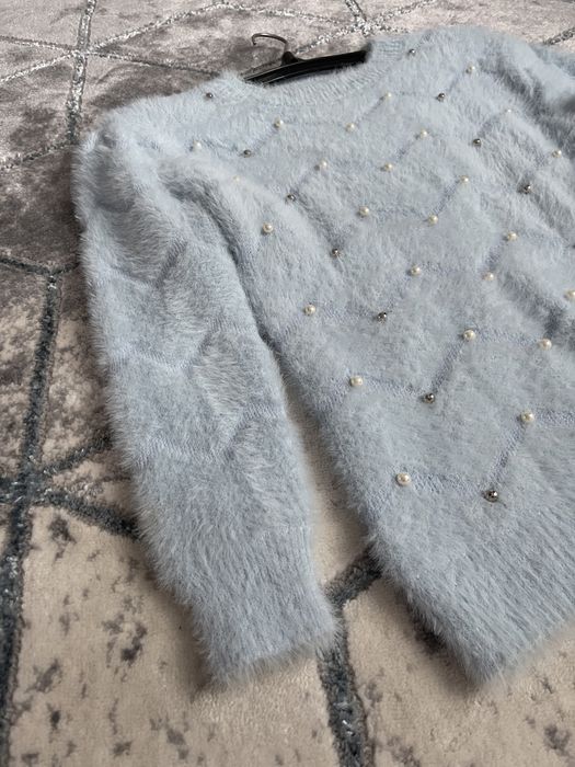 Жіночий світер розмір S