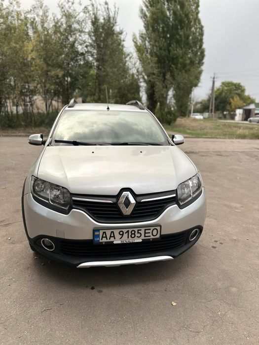 Reno sandero stepway 2013 год 1.5 дизель в очень хорошем состоянии