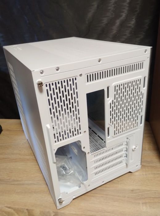 Комп'ютерний корпус CoolMen