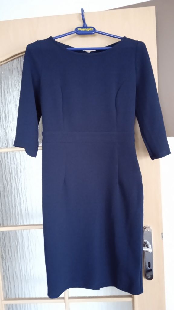 Granatowa sukienka Orsay rozmiar M z paskiem z ćwiekami na plecach