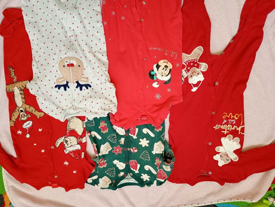 5 sztuk pajacyków pajaców śpioszków świątecznych rozm. 80