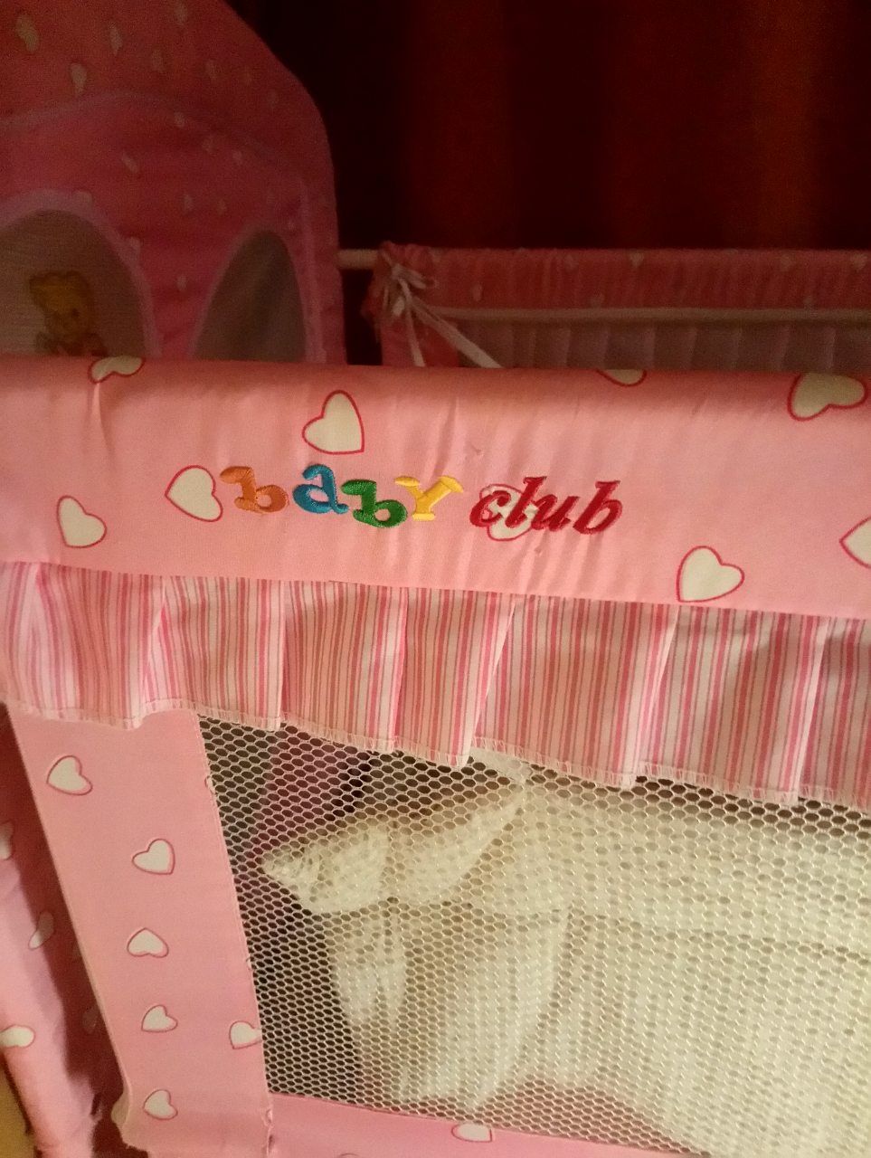 Кроватка розовая розкладная.можно детям от 0 до 6 лет