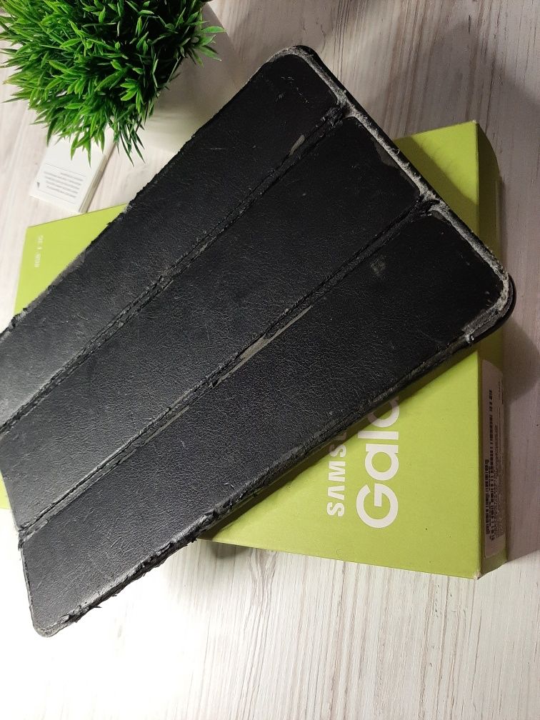 Планшет Samsung Galaxy Tab E (SM-561)