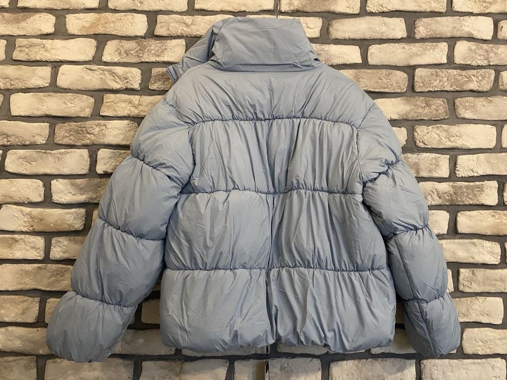 Damska kurtka puchowa puffer o kroju boxy Outhorn.