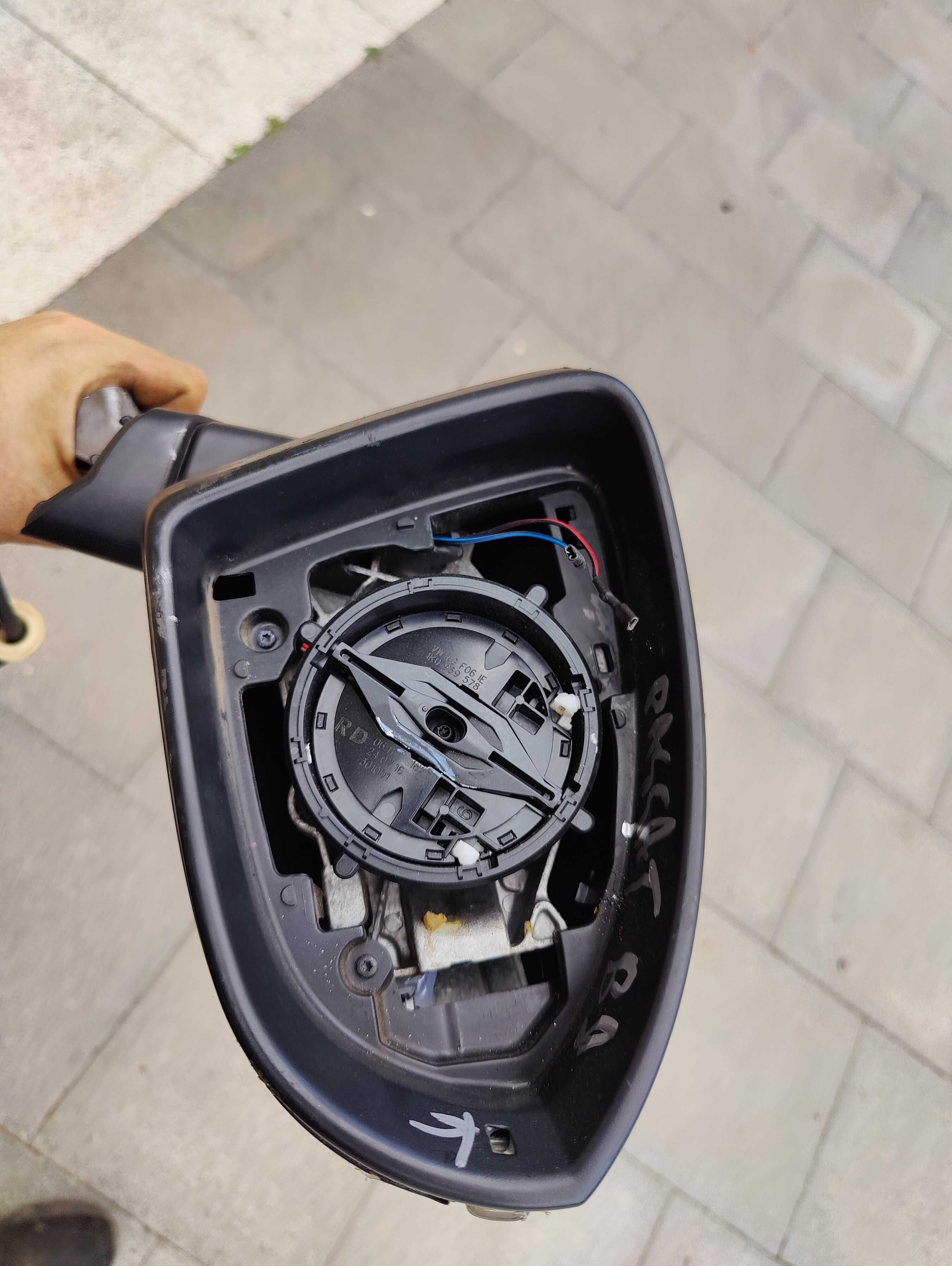 Lusterko Passat B8