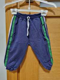 Spodnie dresowe granatowe z biało-zielonymi paskami - 74