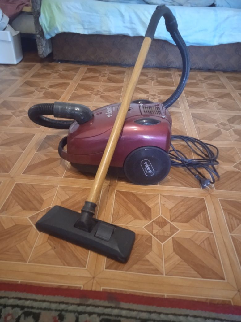 Продам пылессос1600в