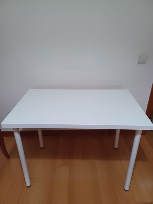 Mesa para escritório ou para fazer manicure