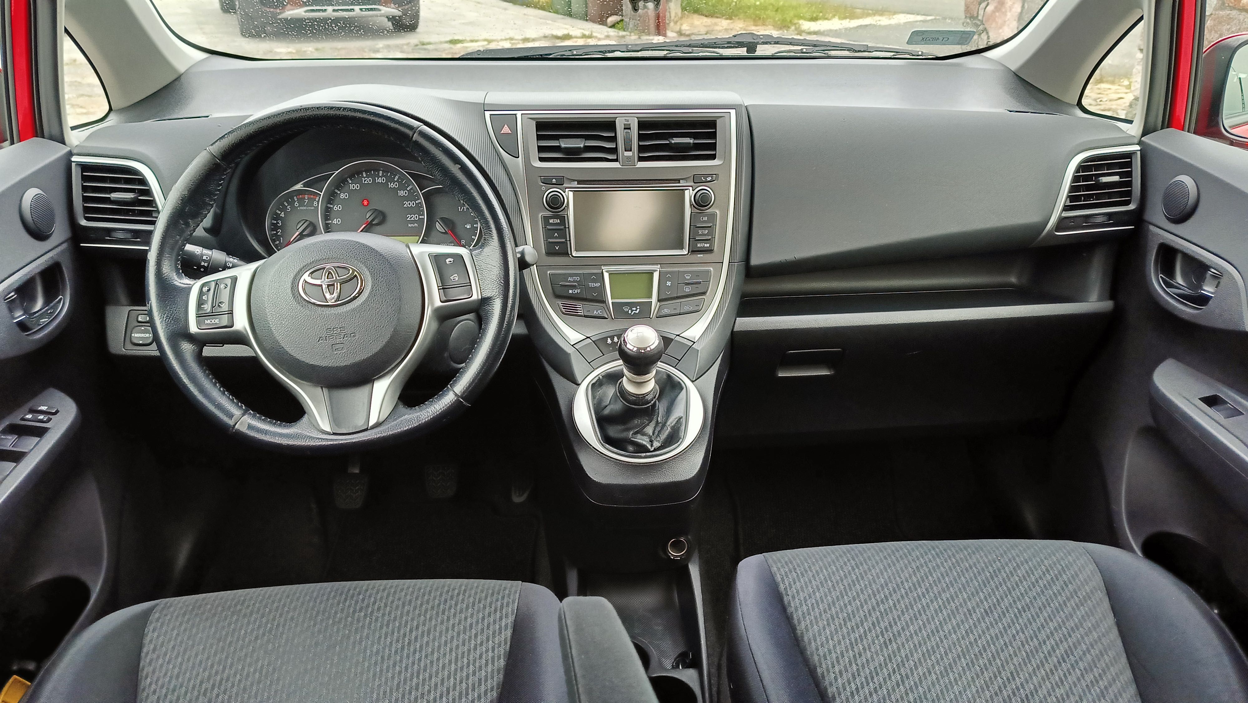 Toyota VERSO-S 2011