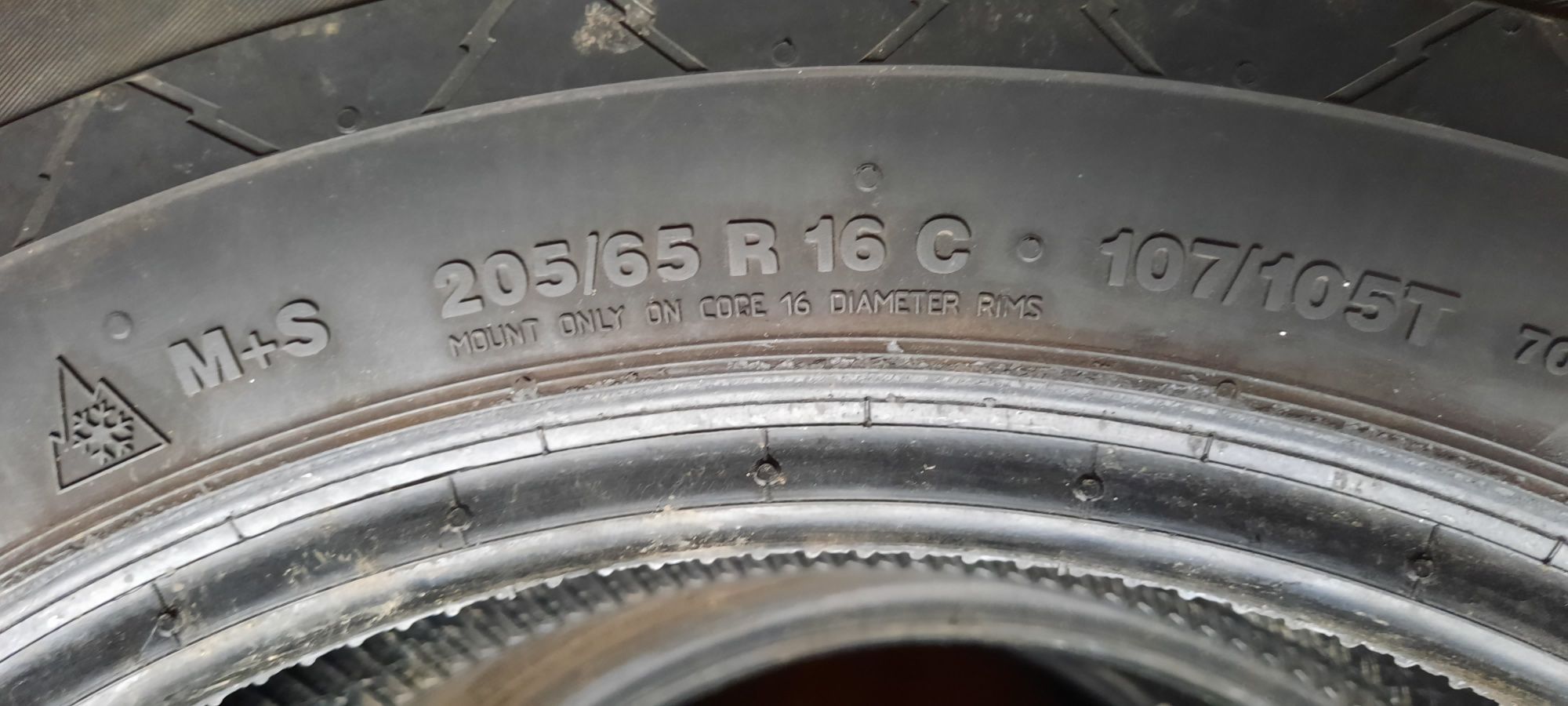 Opona pojedyncza zimowa CONTINENTAL VancoWinter 2 205/65R16C