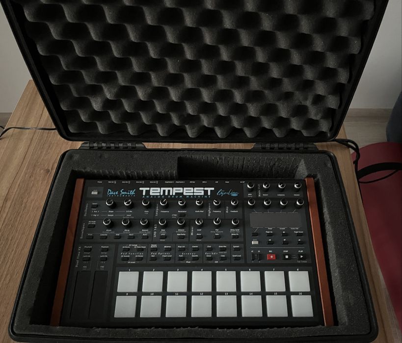 Dave Smith Sequential Tempest драм-синтезатор. DSI