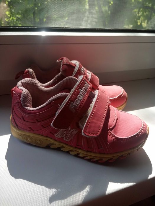 Кроссовки для девочки,размер-27.