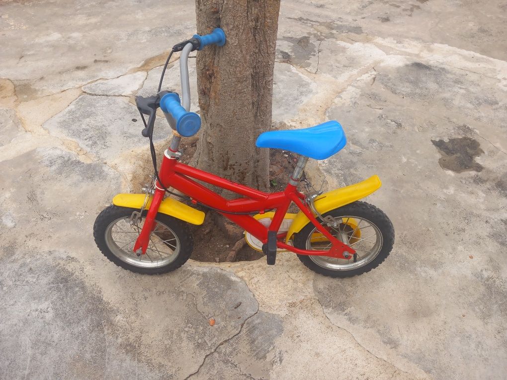 2 bicicletas de criança