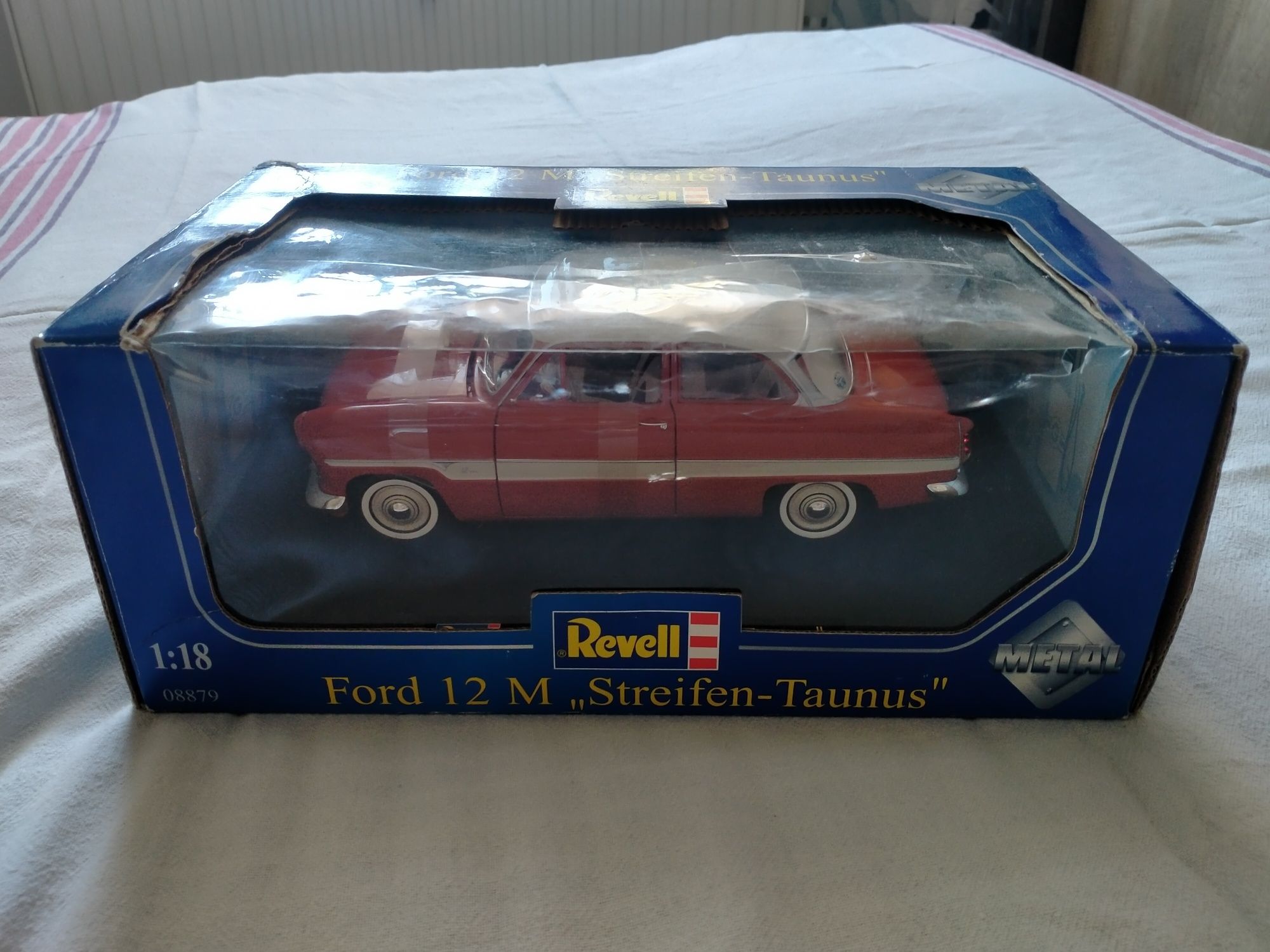 Ford 12 M Streifen -Taunus skala 1/18