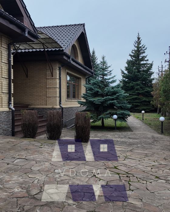 Продаж маєтку в КМ «Золоче» 675м2