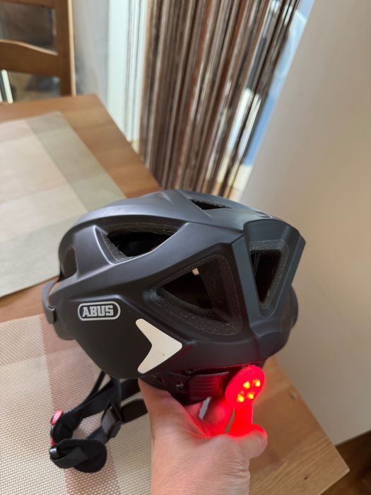 Kask rowerowy ABUS Aduro 3.0 (51–55 cm) – z lampką LED, jak nowy
