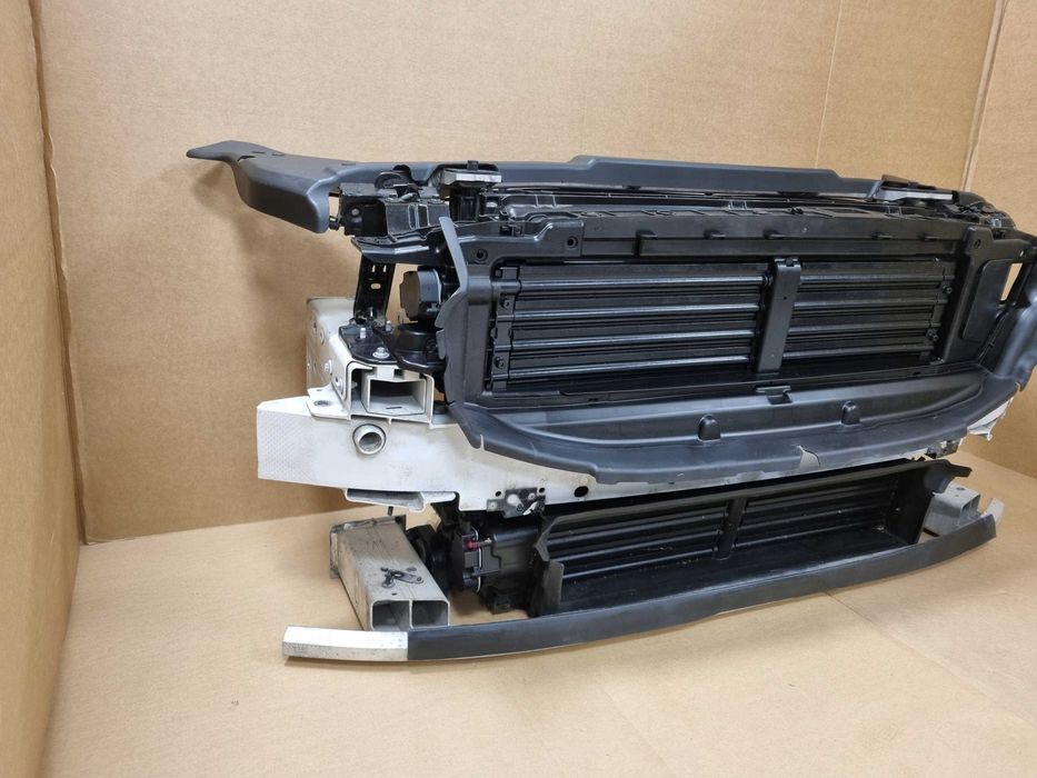 Volvo V60 II Передня панель, телевізор