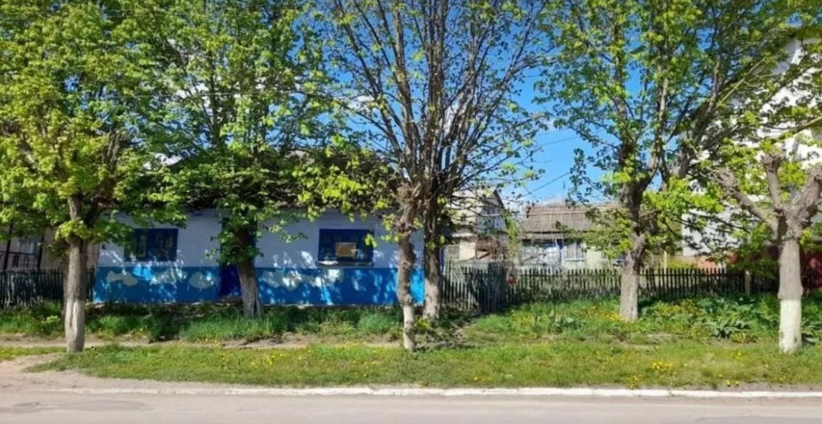 Терміново продам земельну ділянку  у самому центрі Кельменців