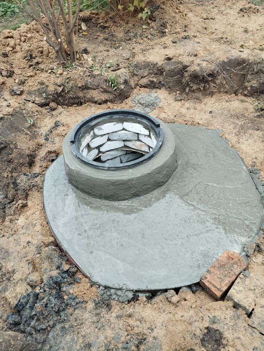 Засор труб канализации,ручная чистка и реставрация ям канализации.