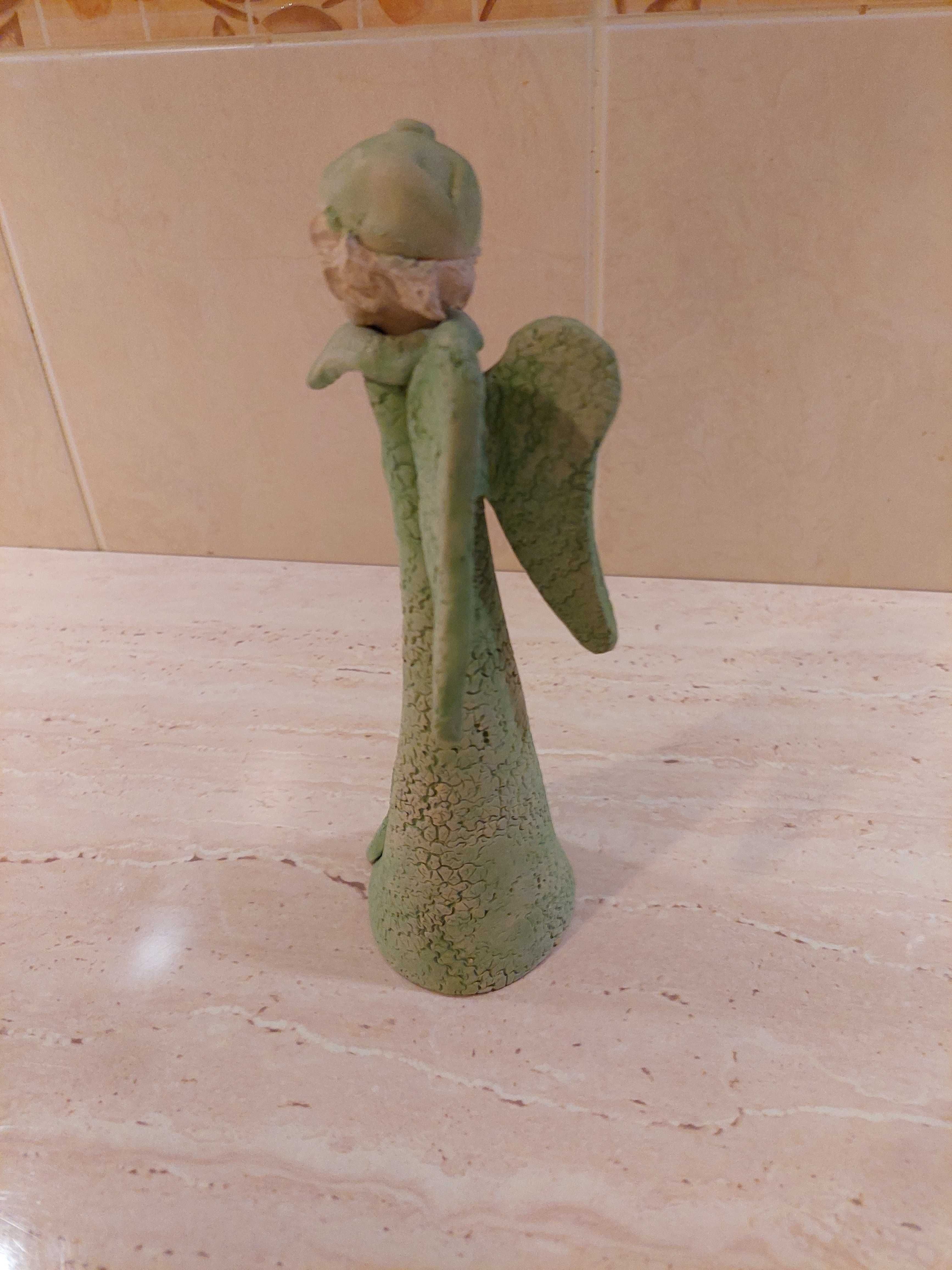 Figurka Anioła z miejscem na świeczkę wysokość 21 cm