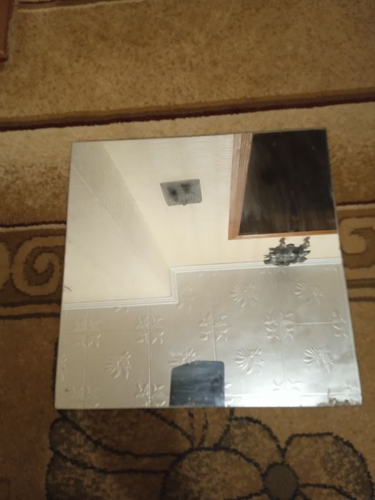 В продаже недорого мебельные зеркала.40×40.