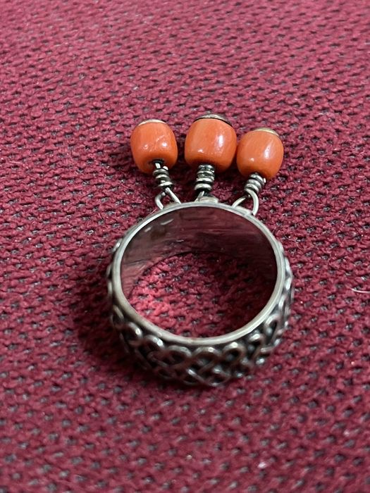 Zabytkowy Autorski Srebrny Pierścionek z Koralem Antykwarycznym