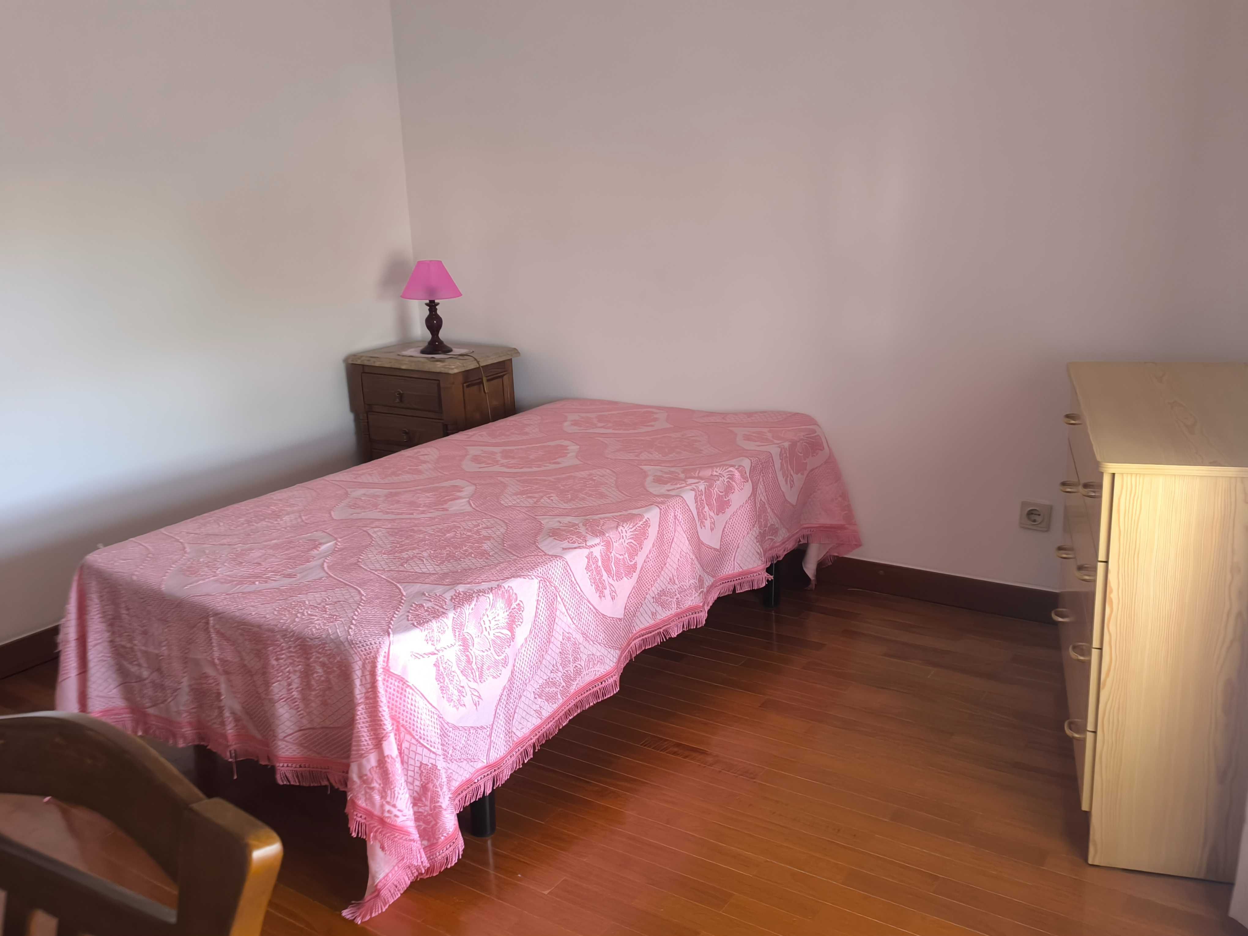 Arrendo quarto a rapaz estudante