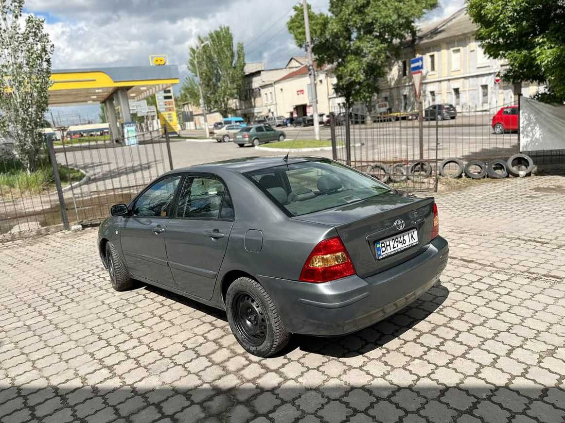 Toyota Corolla 1.4 механика 2004 год