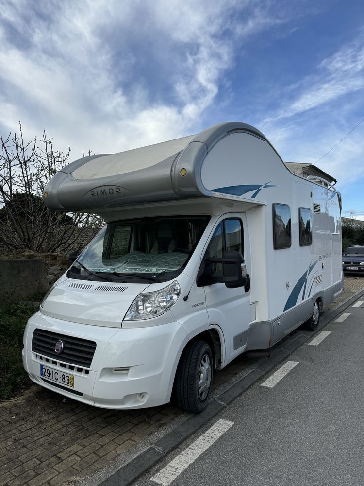 autocaravana  capuchine com 2 camas de casal
