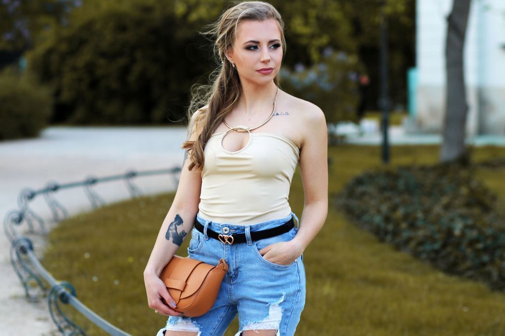 Damska skórzana mała torebka listonoszka na ramię kopertówka włoska