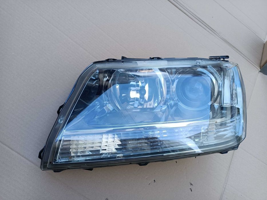 Suzuki Grand Vitara lampa przód lewa