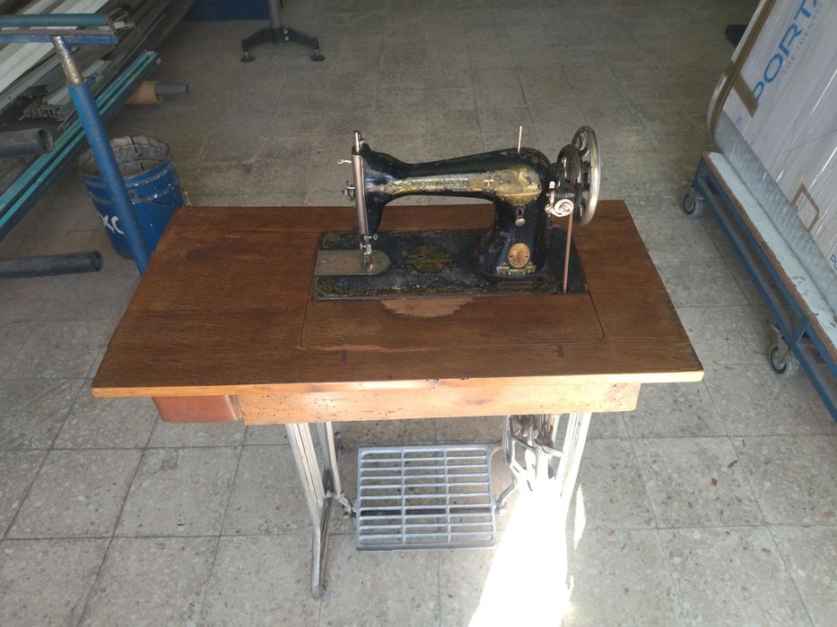 Máquina de costura Singer