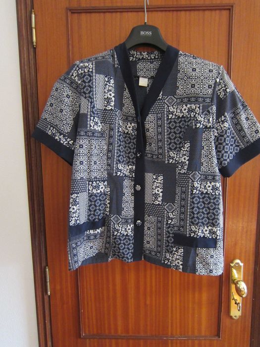Blusa/Camisa de senhora em tons de azul e branco tamanho L/XL