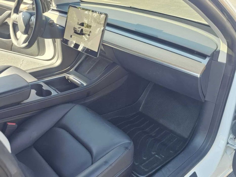 Tesla Model 3 Long Range      2023