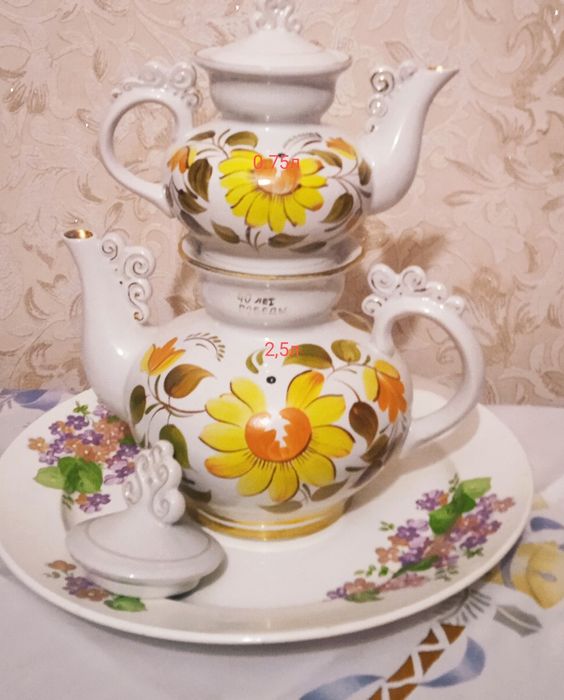 Набор чайников, блюдо