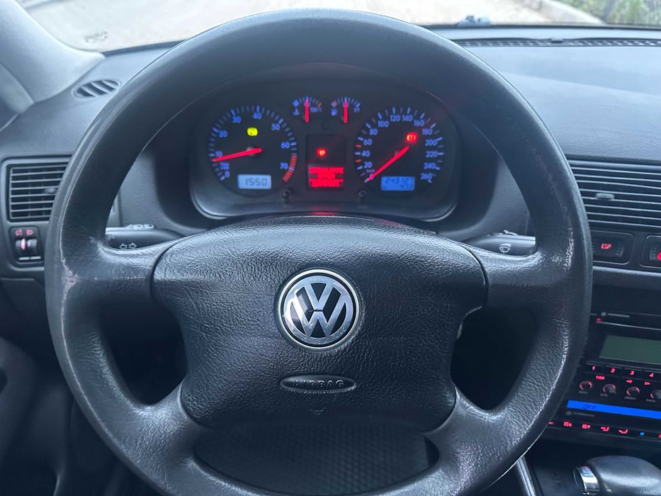 Фольксваген Гольф  1.6 АКПП