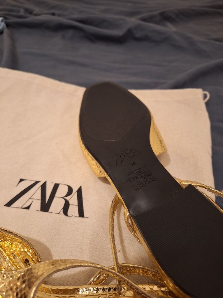 Sapatos Zara Dourados Novos Sem Uso