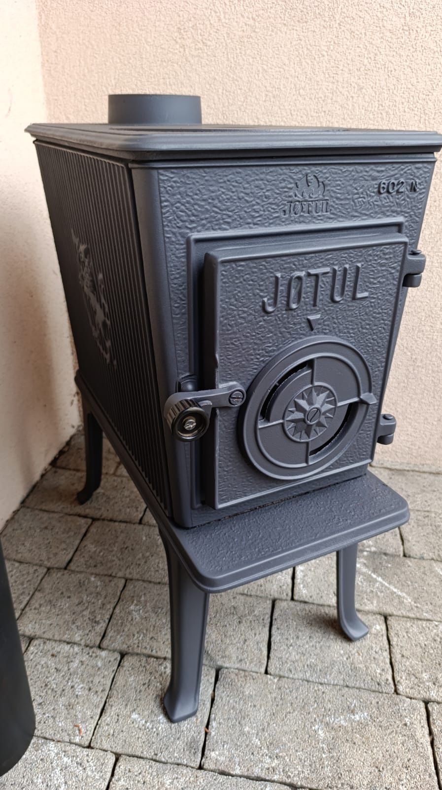 Kominek żeliwny wolnostojący Jotul Z Norwegii