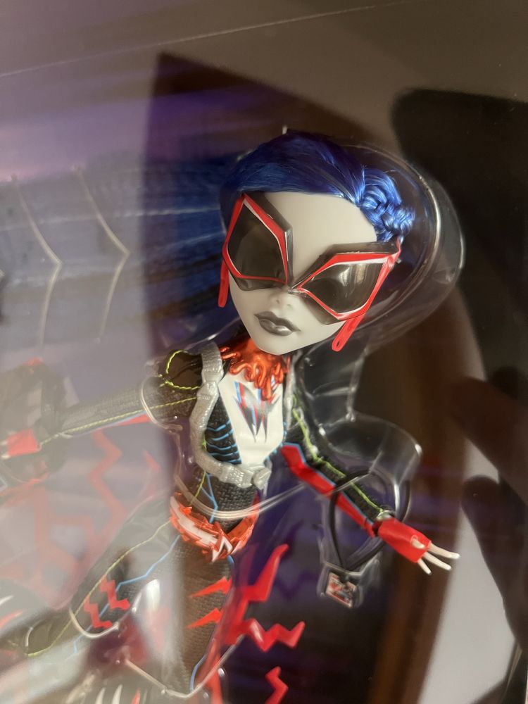 Лялька Монстер хай Гулія SDCC Ghoulia Deadfast