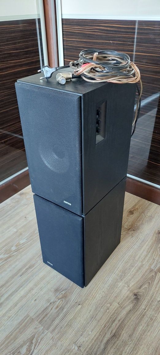 Kolumny podstawkowe monitory aktywne Edifier R2600