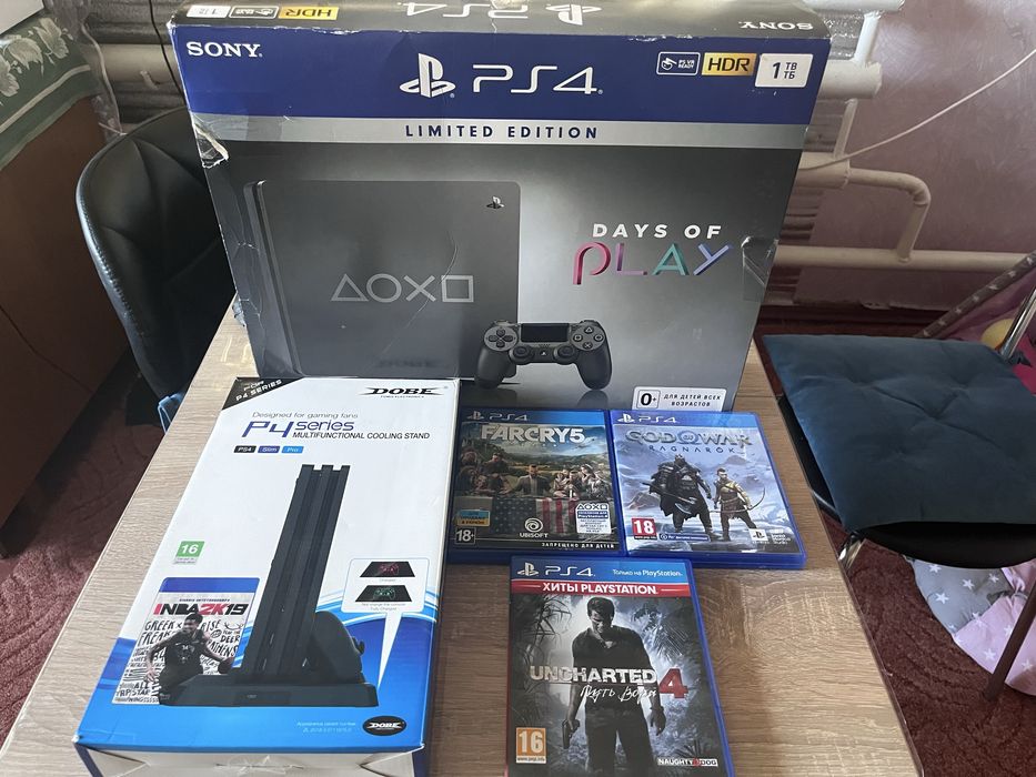 PS4 4 slim 1Tb + 2 джойстика, 3 гри та підставка у подарунок