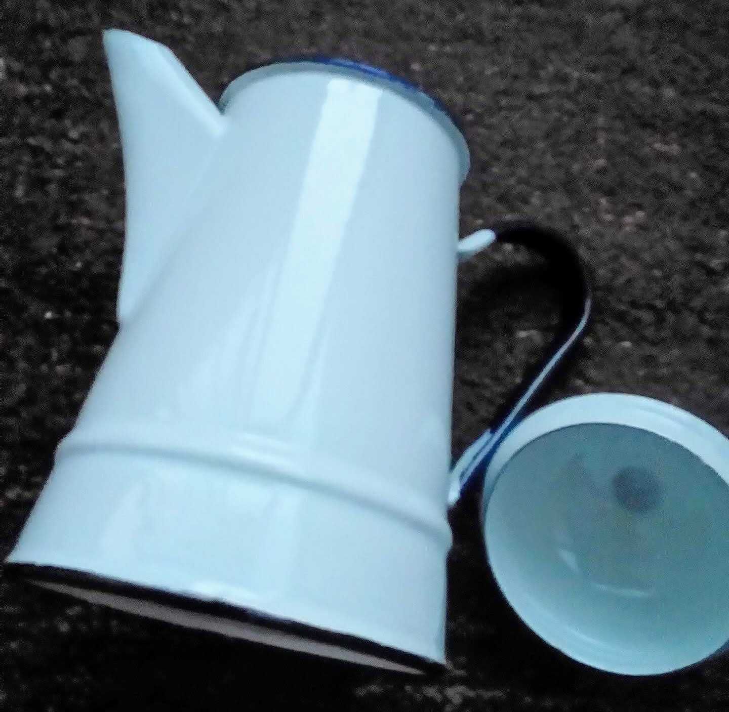 Cafeteira vintage esmaltada branco