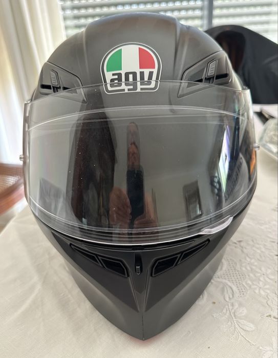 Capacete AGV , como novo , com mto poucas utilizações. Modular