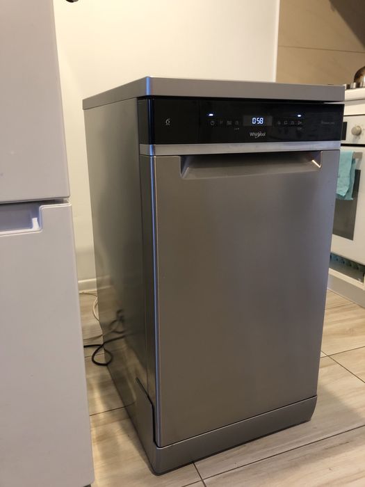Zmywarka Whirlpool, 2 lata, stan idealny, 44.5 (szer.) x 60 x 85