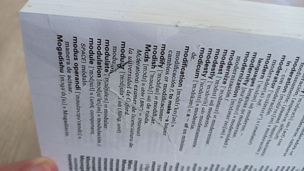 Dicionários bilingues: francês/inglês e espanhol/inglês