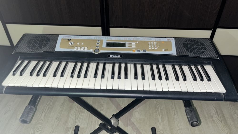 Синтезатор Yamaha psr- R200