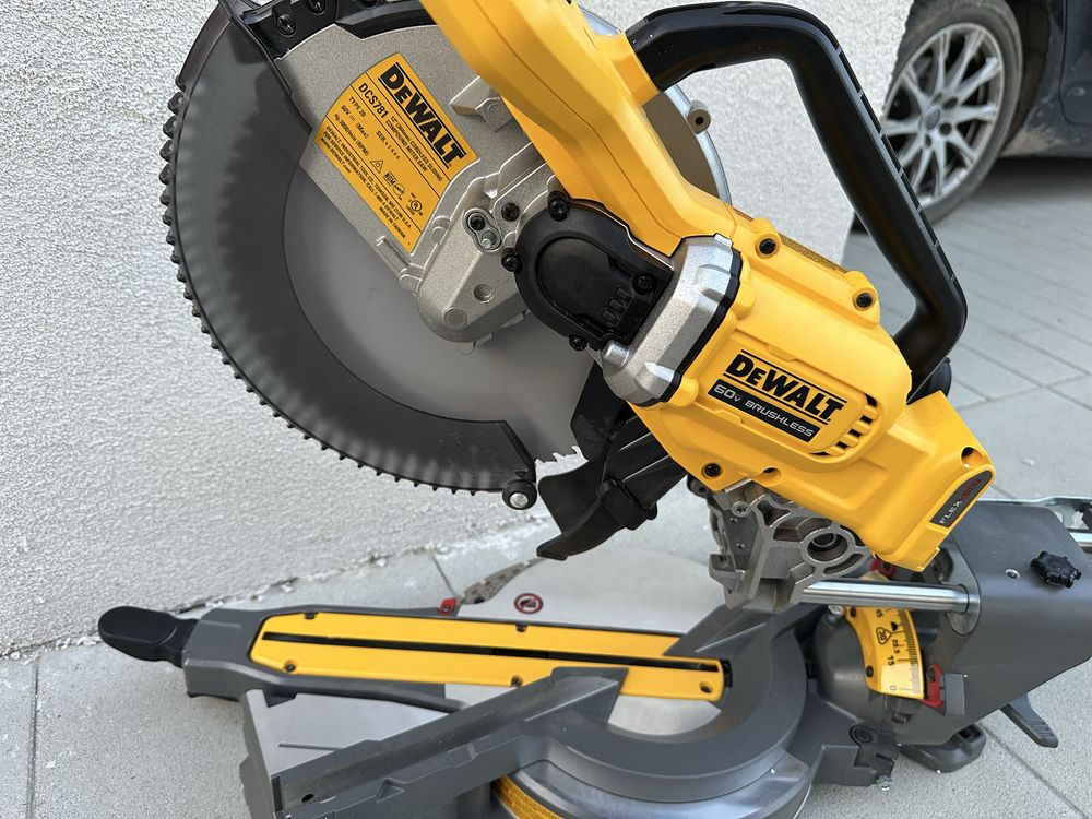 Пила торцювальна акумуляторна FLEXVOLT DeWALT DCS781